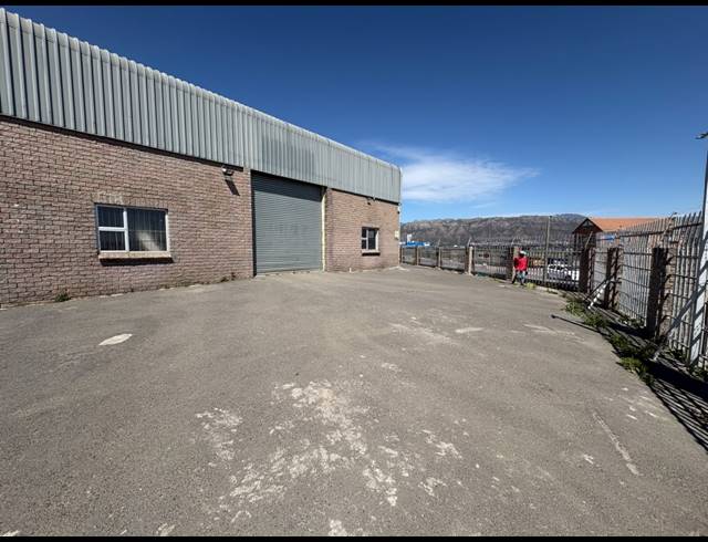 229M² WAREHOUSE TO LET IN BROADLANDS PARK